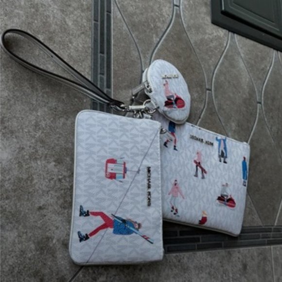 Michael Kors Jet Set Girls Wristlet Trio - Picture 8 of 16